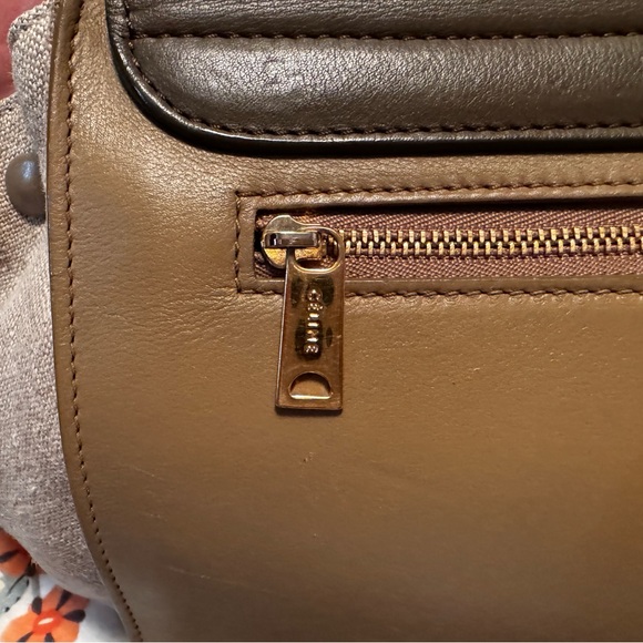 Celine Grey Leather/Canvas Trapeze Medium purse. Authenticated - Picture 4 of 14